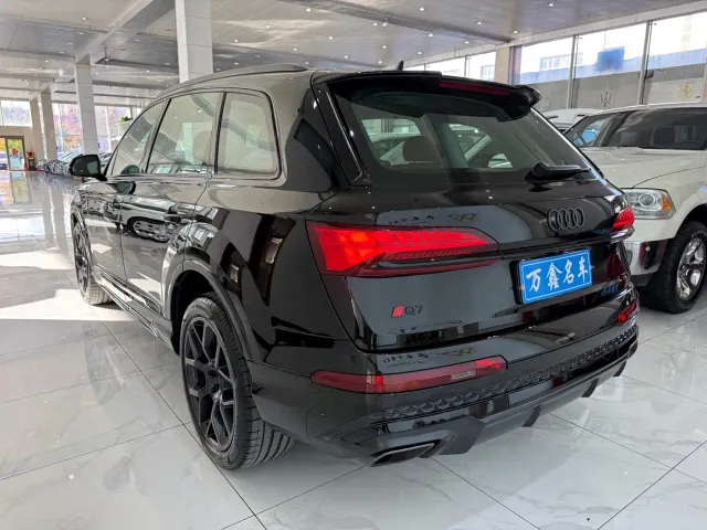 Audi Q7 — Фото автомобиля 17