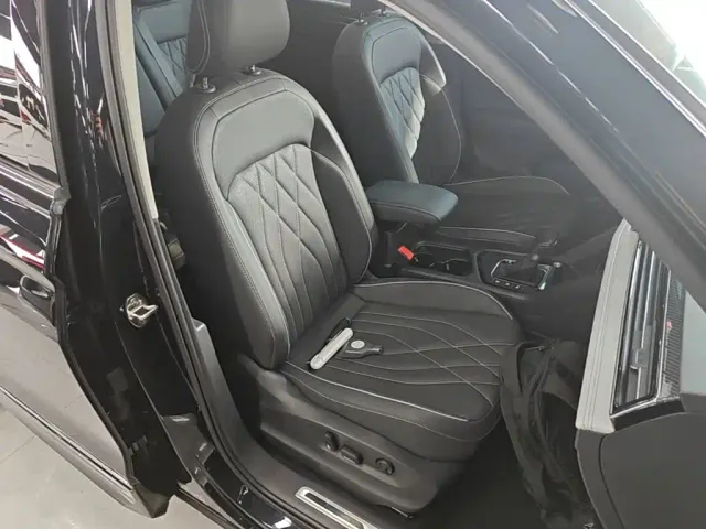 Volkswagen Tiguan L — Фото автомобиля 24
