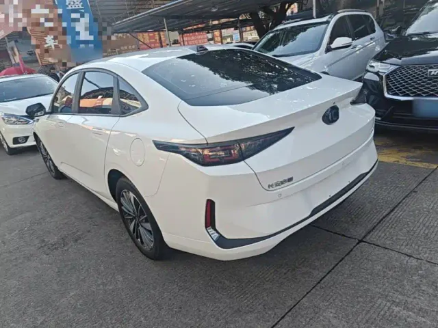 Changan Qiyuan A05 — Фото автомобиля 4