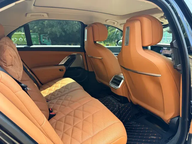 BMW 7 Series — Фото автомобиля 9