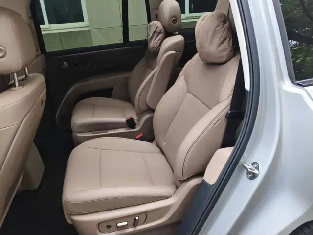 Li Auto i8 — Фото автомобиля 16