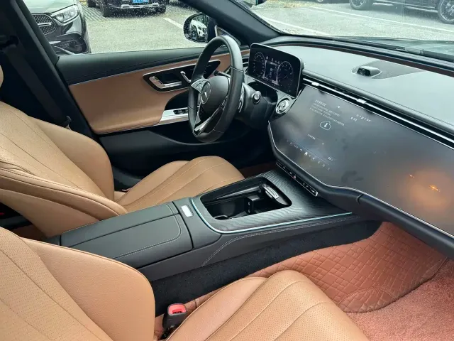 Mercedes-Benz E-Class — Фото автомобиля 14