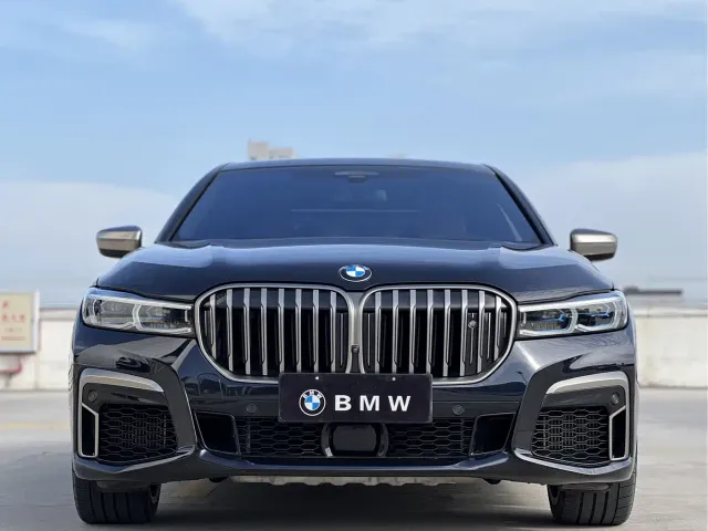 BMW 7 Series — Фото автомобиля 3