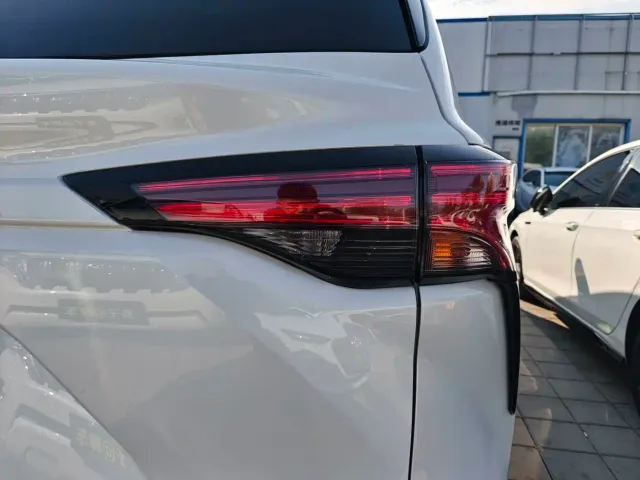 Toyota Granvia — Фото автомобиля 7