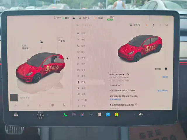 Tesla Model Y — Фото автомобиля 10