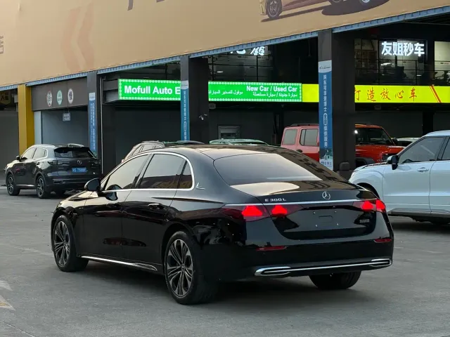 Mercedes-Benz E-Class — Фото автомобиля 20