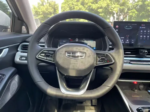 Geely Emgrand — Фото автомобиля 17