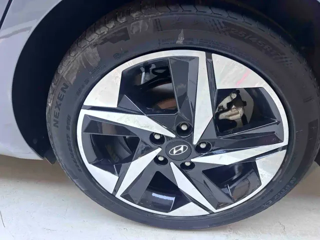 Hyundai Elantra — Фото автомобиля 19