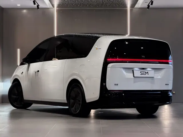Li Auto MEGA — Фото автомобиля 8
