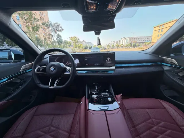 BMW 5 Series — Фото автомобиля 12