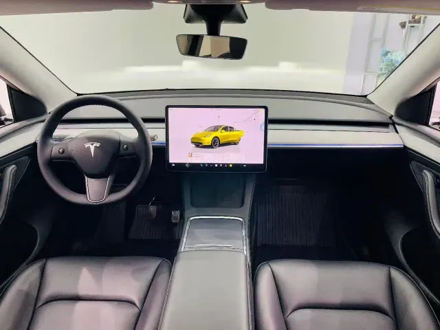 Tesla Model Y — Фото автомобиля 4