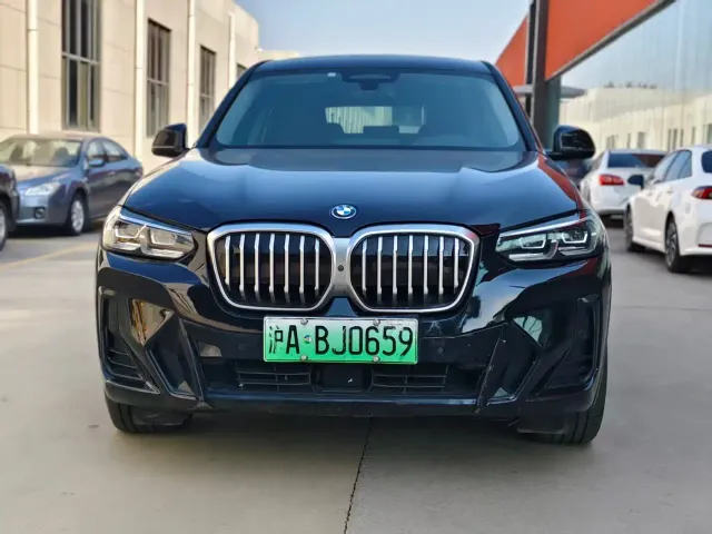 BMW iX3 — Фото автомобиля 2