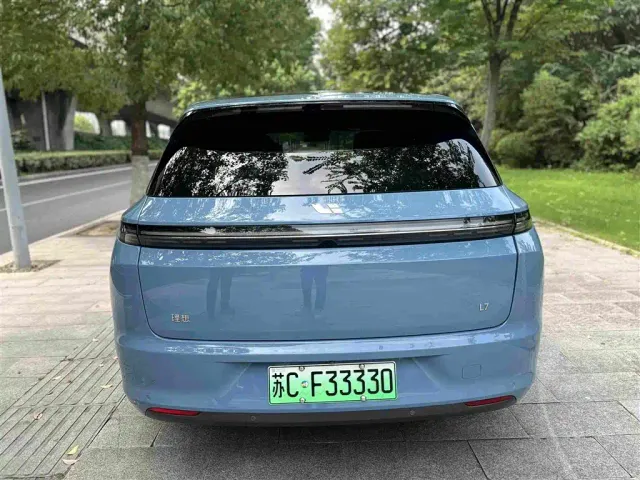 Li Auto L7 — Фото автомобиля 17
