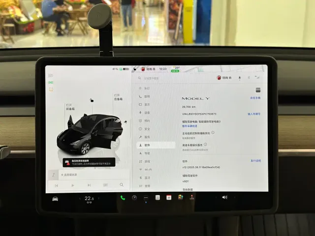 Tesla Model Y — Фото автомобиля 18