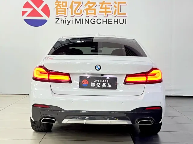 BMW 5 Series — Фото автомобиля 12