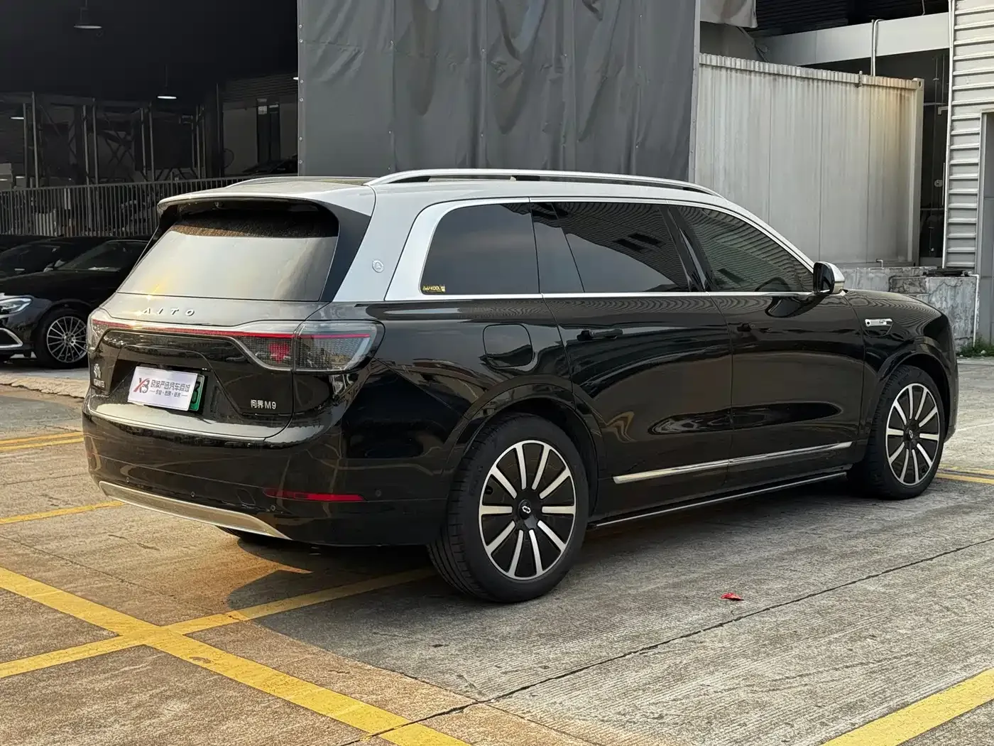 AITO Wenjie AITO M9 2024 Extended Range Ultra 42kWh 6-Seater — Фото автомобиля 7