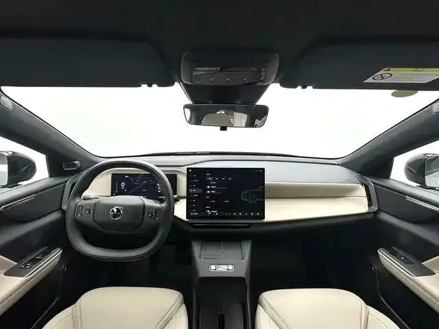 Volvo XC70 Plug-in Hybrid — Фото автомобиля 6