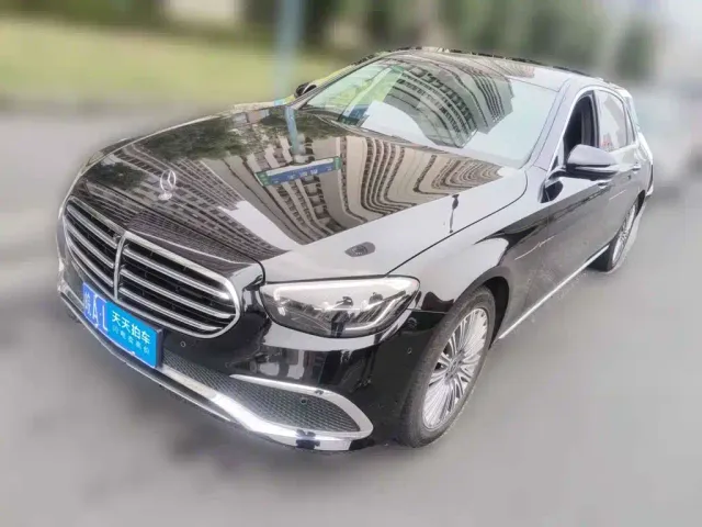 Фотография автомобиля — Mercedes-Benz E-Class