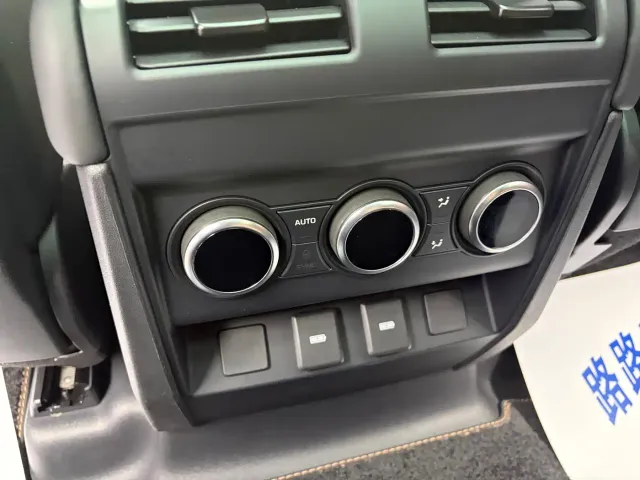 Land Rover Defender — Фото автомобиля 11