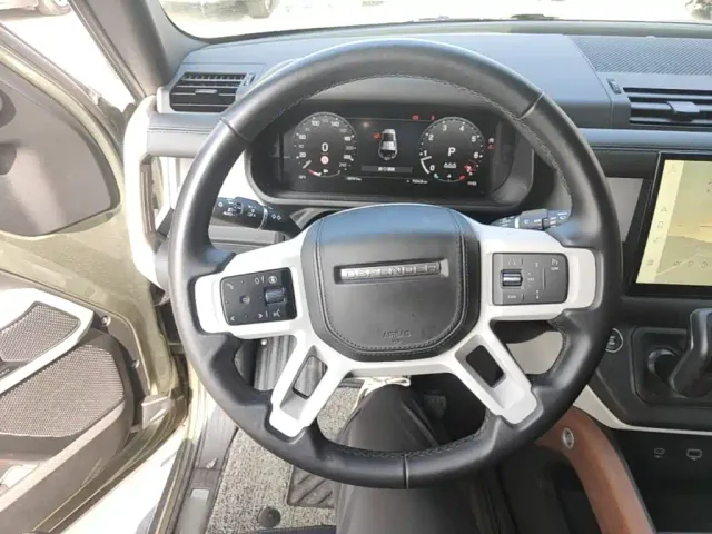 Land Rover Defender — Фото автомобиля 10