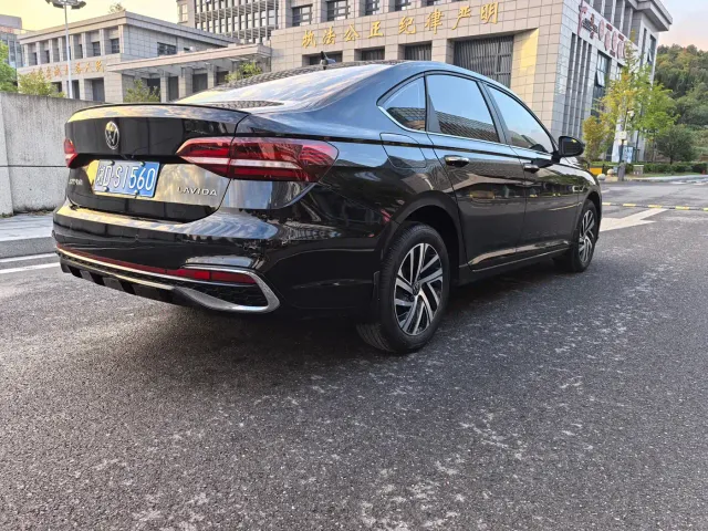 Volkswagen Lavida — Фото автомобиля 7