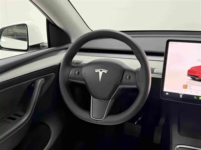 Tesla Model Y — Фото автомобиля 7
