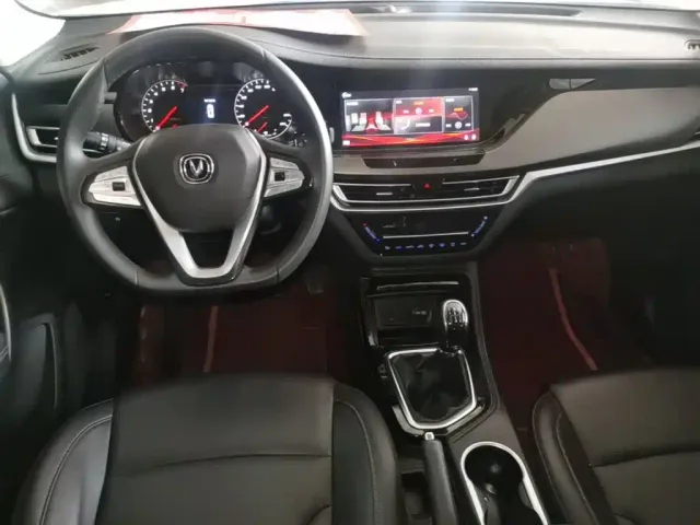 Changan CS35 Plus — Фото автомобиля 9