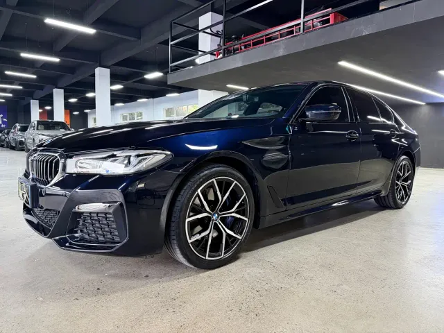 Фотография автомобиля — BMW 5 Series
