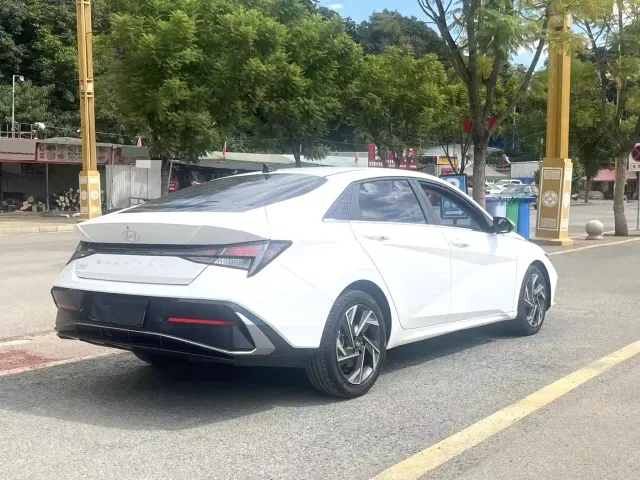 Hyundai Elantra — Фото автомобиля 8