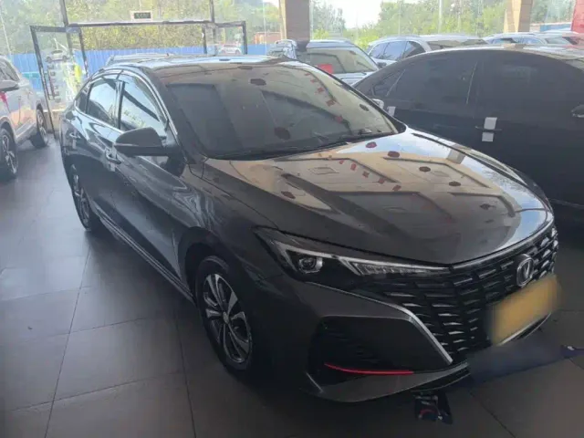 Changan Eado — Фото автомобиля 3
