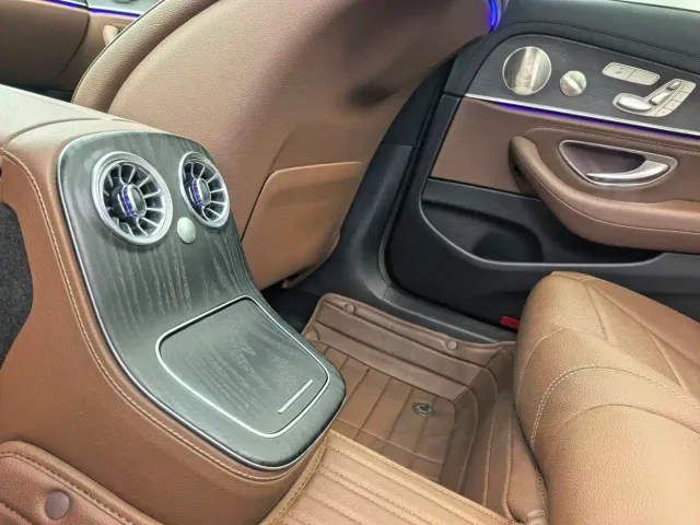 Mercedes-Benz E-Class — Фото автомобиля 9
