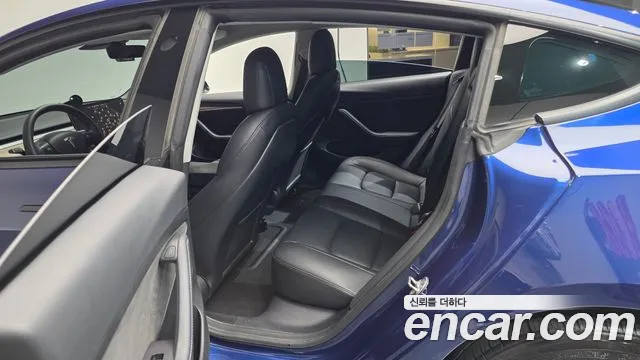 Tesla Model 3 — Фото автомобиля 17