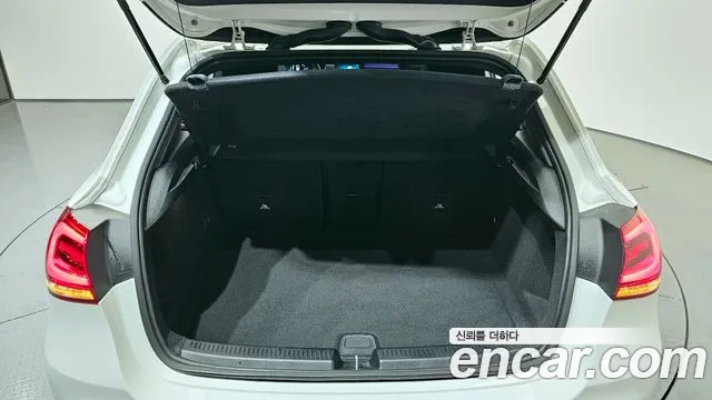 Mercedes-Benz A-Class — Фото автомобиля 20