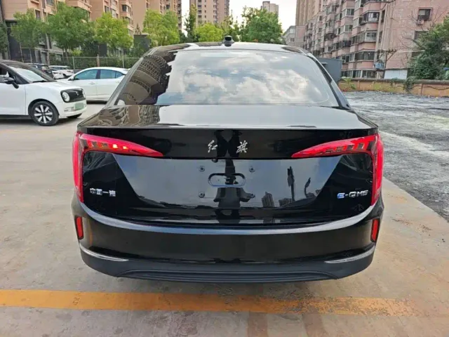 Hongqi E-QM5 — Фото автомобиля 5