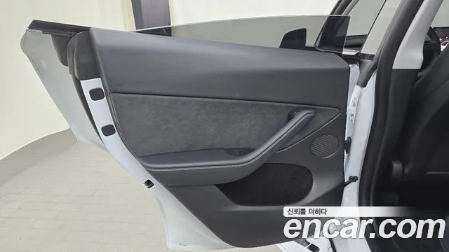 Tesla Model Y — Фото автомобиля 14