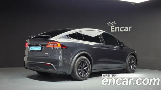 Tesla Model X — Фото автомобиля 2