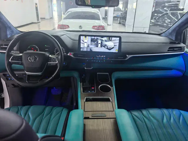 Toyota Sienna — Фото автомобиля 5