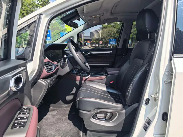 GAC Trumpchi M6 — Фото автомобиля 4