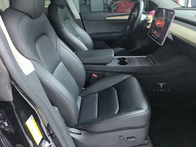 Tesla Model Y — Фото автомобиля 24