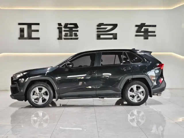 Toyota RAV4 — Фото автомобиля 3