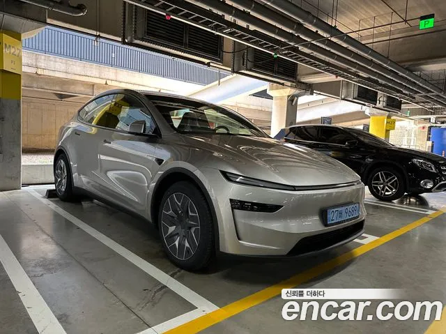 Tesla Model Y — Фото автомобиля 15