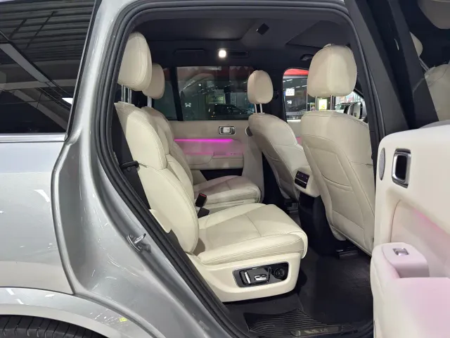 Li Auto L8 — Фото автомобиля 10