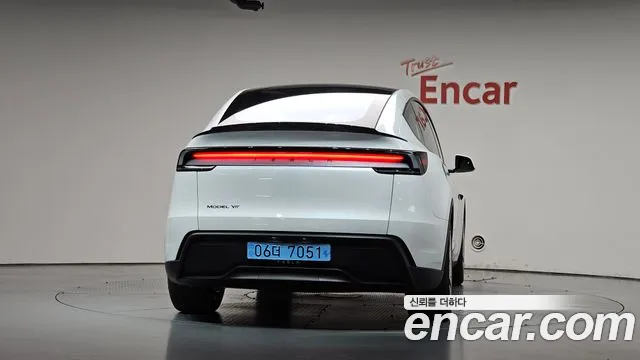 Tesla Model Y — Фото автомобиля 3