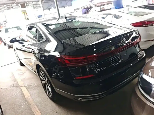 Volkswagen Passat — Фото автомобиля 4
