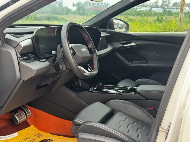 Audi Q6L e-tron — Фото автомобиля 23