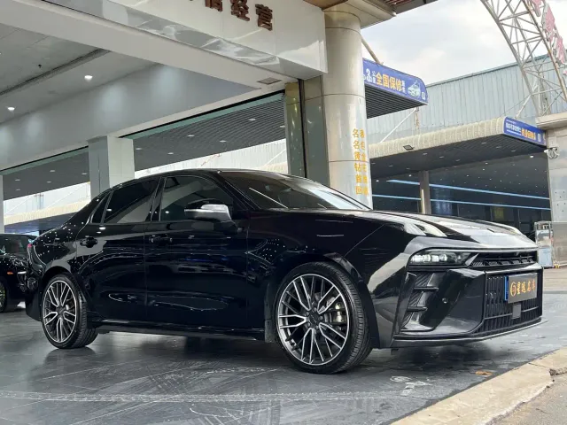 Lynk & Co 03 — Фото автомобиля 3