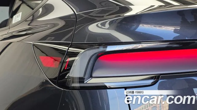 Tesla Model Y — Фото автомобиля 8