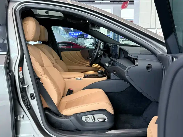 Lexus LS — Фото автомобиля 10