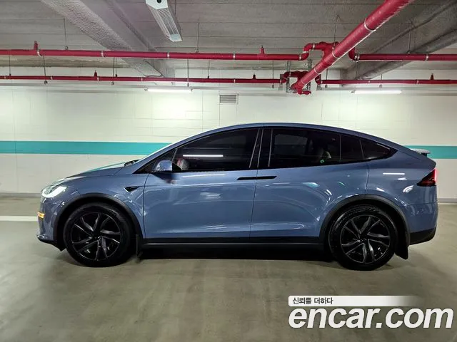 Tesla Model X — Фото автомобиля 9