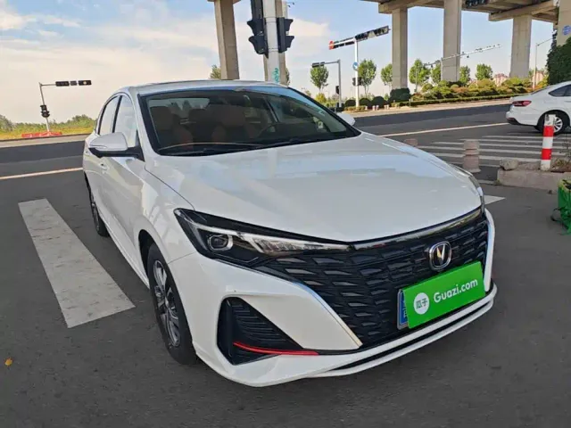 Changan Eado — Фото автомобиля 3